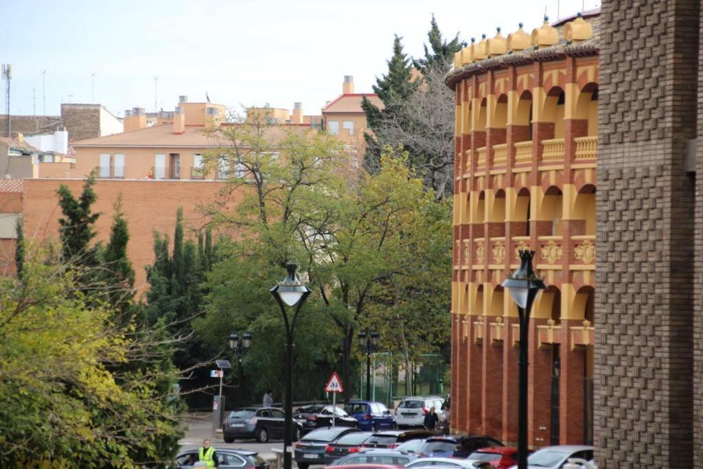 Amplio apartamento Plaza de Toros Saragozza Esterno foto
